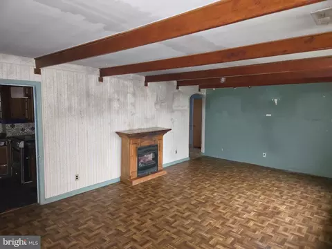 Living - 1001 Wayne Rd, Haddonfield, NJ 08033 photo 3 of 10