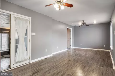 Living - 40 Mac Knight Dr, Pine Hill, NJ 08021 photo 2 of 3