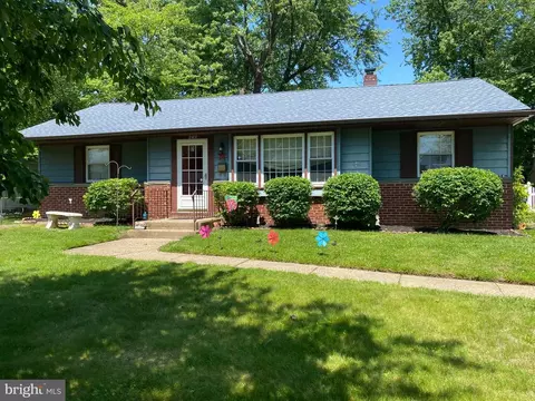 820 Beverly Dr, Somerdale, NJ 08083
