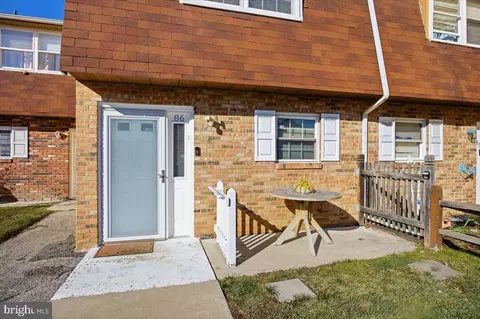 86 La Cascata Tnhs, Clementon, NJ 08021