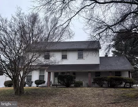 1 Pine Ct, Blackwood, NJ 08012