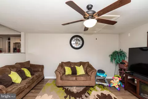 Entry Way - 421 E Maple Ave, Lindenwold, NJ 08021 photo 3 of 4