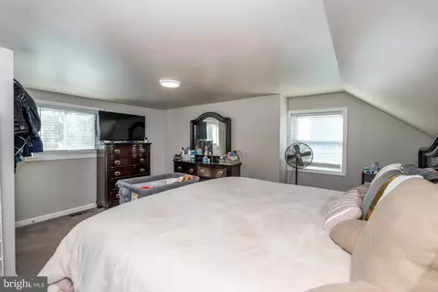 Bedroom - 421 E Maple Ave, Lindenwold, NJ 08021 photo 5 of 6