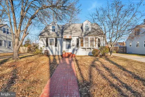 528 Dubois Ave, Barrington, NJ 08007