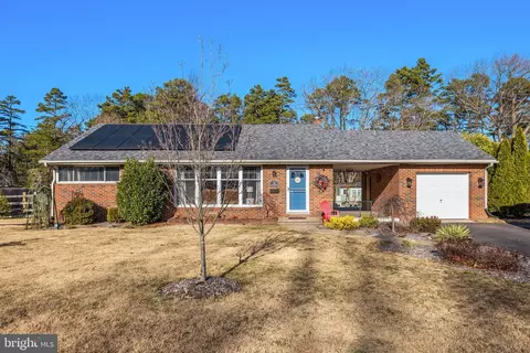 8 Lakevilla Dr, Voorhees, NJ 08043