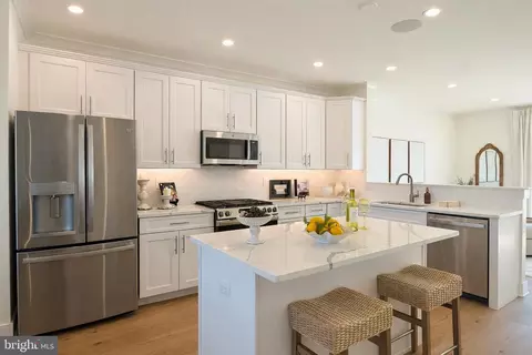 15 Silas Ln, Laurel Springs, NJ 08021