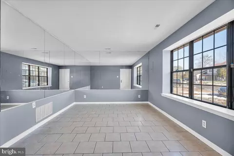Living - 7 Hampton Gate Dr, Sicklerville, NJ 08081 photo 4 of 8