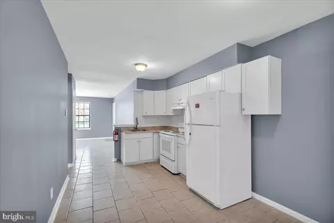 Entry Way - 7 Hampton Gate Dr, Sicklerville, NJ 08081 photo 1 of 2