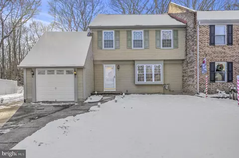 30 Oak Forest Dr, Sicklerville, NJ 08081