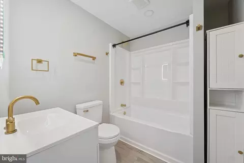Bath - 760 Ashbourne Ave, Lindenwold, NJ 08021 photo 2 of 3