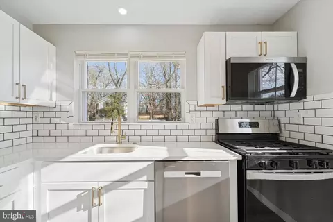 Kitchen - 760 Ashbourne Ave, Lindenwold, NJ 08021 photo 2 of 2