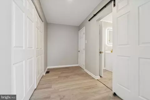 Entry Way - 760 Ashbourne Ave, Lindenwold, NJ 08021 photo 5 of 6