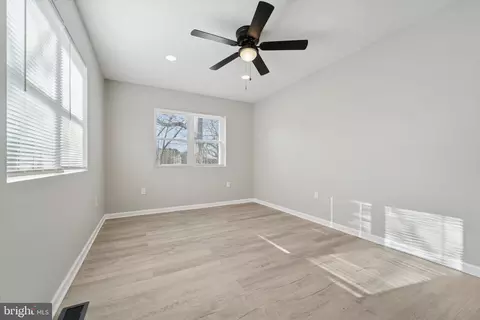 Entry Way - 760 Ashbourne Ave, Lindenwold, NJ 08021 photo 4 of 6
