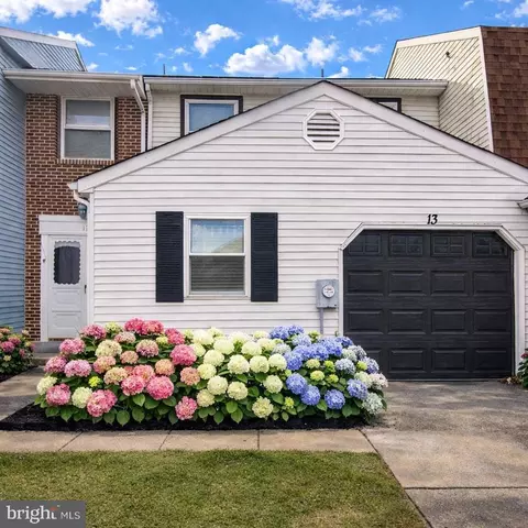 13 Gratz Ct, Cherry Hill, NJ 08002