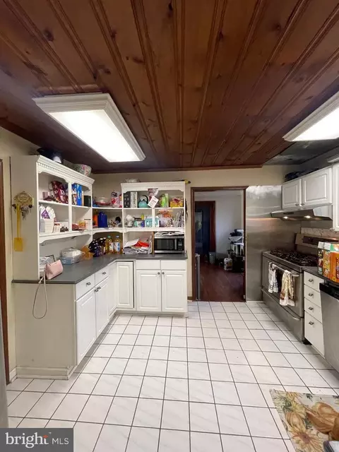 Kitchen - 150 N Smith Ter, Clementon, NJ 08021 photo 3 of 3