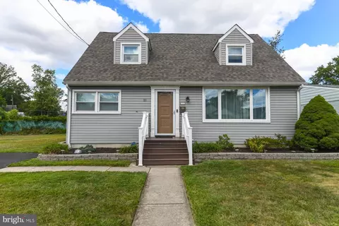 21 Hiawatha Rd, Somerdale, NJ 08083