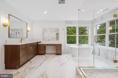 Bath - 38 Birchall Dr, Haddonfield, NJ 08033 photo 1 of 5