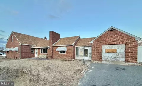1050 Woodland Ave, Glendora, NJ 08029
