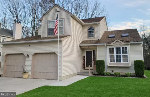 43 Ashland Ave, Sicklerville, NJ 08081