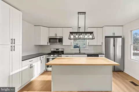 329 Ridge Ave, Glendora, NJ 08029