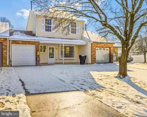 10 Heywood Ln, Sicklerville, NJ 08081