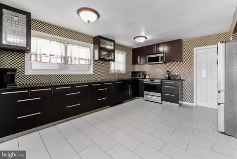 28 Forest Hill Dr, Cherry Hill, NJ 08003