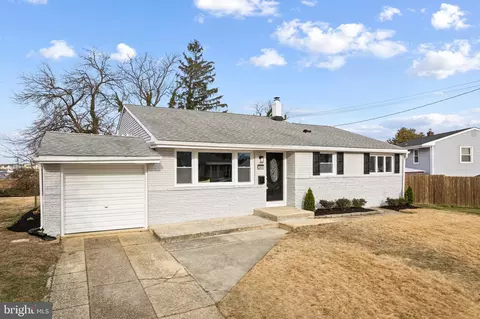 205 Cardinal Dr, Bellmawr, NJ 08031