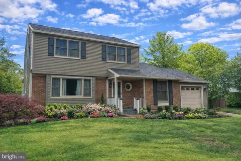 9 Hillside Rd, Stratford, NJ 08084