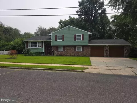 10 Dartmouth Dr, Atco, NJ 08004