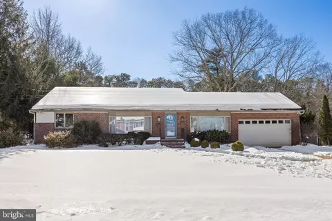 136 Paradise Dr, Voorhees, NJ 08043