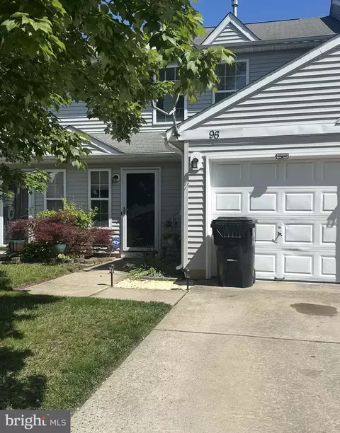 96 High Meadows Dr, Sicklerville, NJ 08081