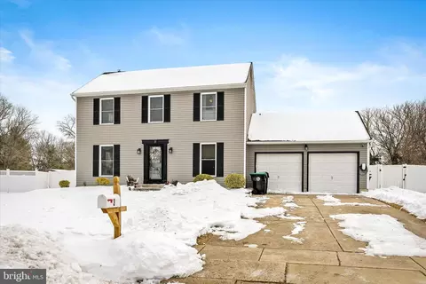 3 Scenic View Dr, Sicklerville, NJ 08081