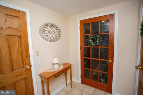 Entry Way - 406 Walnut Ave, Laurel Springs, NJ 08021 photo 2 of 6