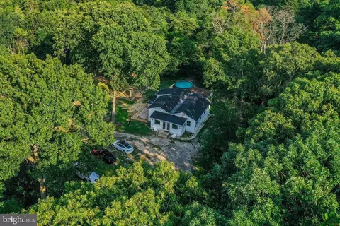 572 Zoe Rd, Sicklerville, NJ 08081