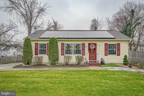 2 Hazel Ln, Pine Hill, NJ 08021