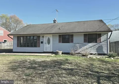 6 Holly Dr, West Berlin, NJ 08091