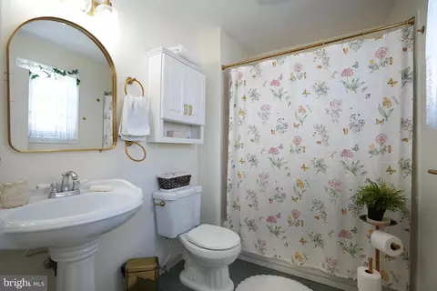 Bath - 18 Cobblestone Ct, Sicklerville, NJ 08081 photo 4 of 4