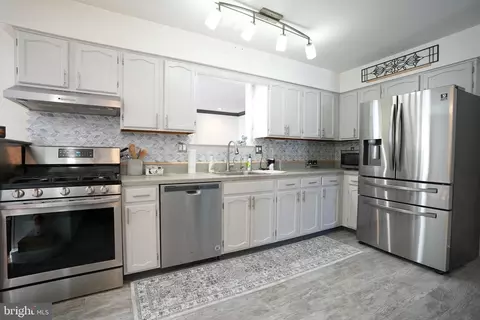 Kitchen - 18 Cobblestone Ct, Sicklerville, NJ 08081 photo 2 of 3