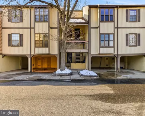 102 Kings Croft, Cherry Hill, NJ 08034