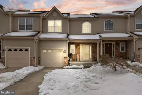 26 Glacier Dr, Berlin, NJ 08009
