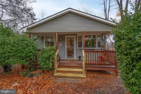 77 Cole Lndg, Blackwood, NJ 08012