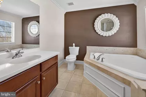 Bath - 153 Sequoia Dr, Berlin, NJ 08009 photo 2 of 3