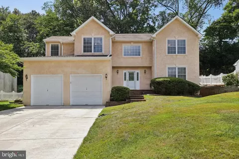 8 Fountain Ct, Cherry Hill, NJ 08034