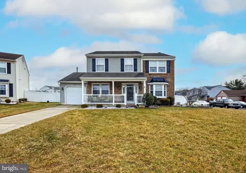 2 Sleepy Hollow Ct, Sicklerville, NJ 08081
