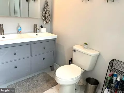 Bath - 120 E Ormond Ave, Haddon Township, NJ 08107 photo 1 of 2