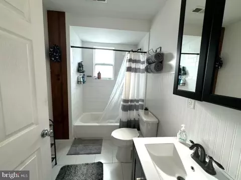 Bath - 120 E Ormond Ave, Haddon Township, NJ 08107 photo 2 of 2