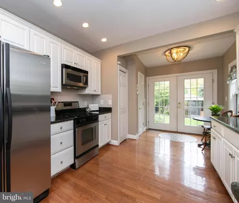 Entry Way - 107 Centre St, Haddonfield, NJ 08033 photo 6 of 12