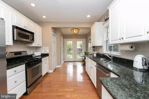 Entry Way - 107 Centre St, Haddonfield, NJ 08033 photo 5 of 12
