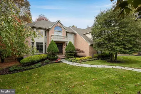 2 Shingle Oak Dr, Voorhees, NJ 08043