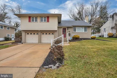 114 Weather Vane Dr, Cherry Hill, NJ 08002